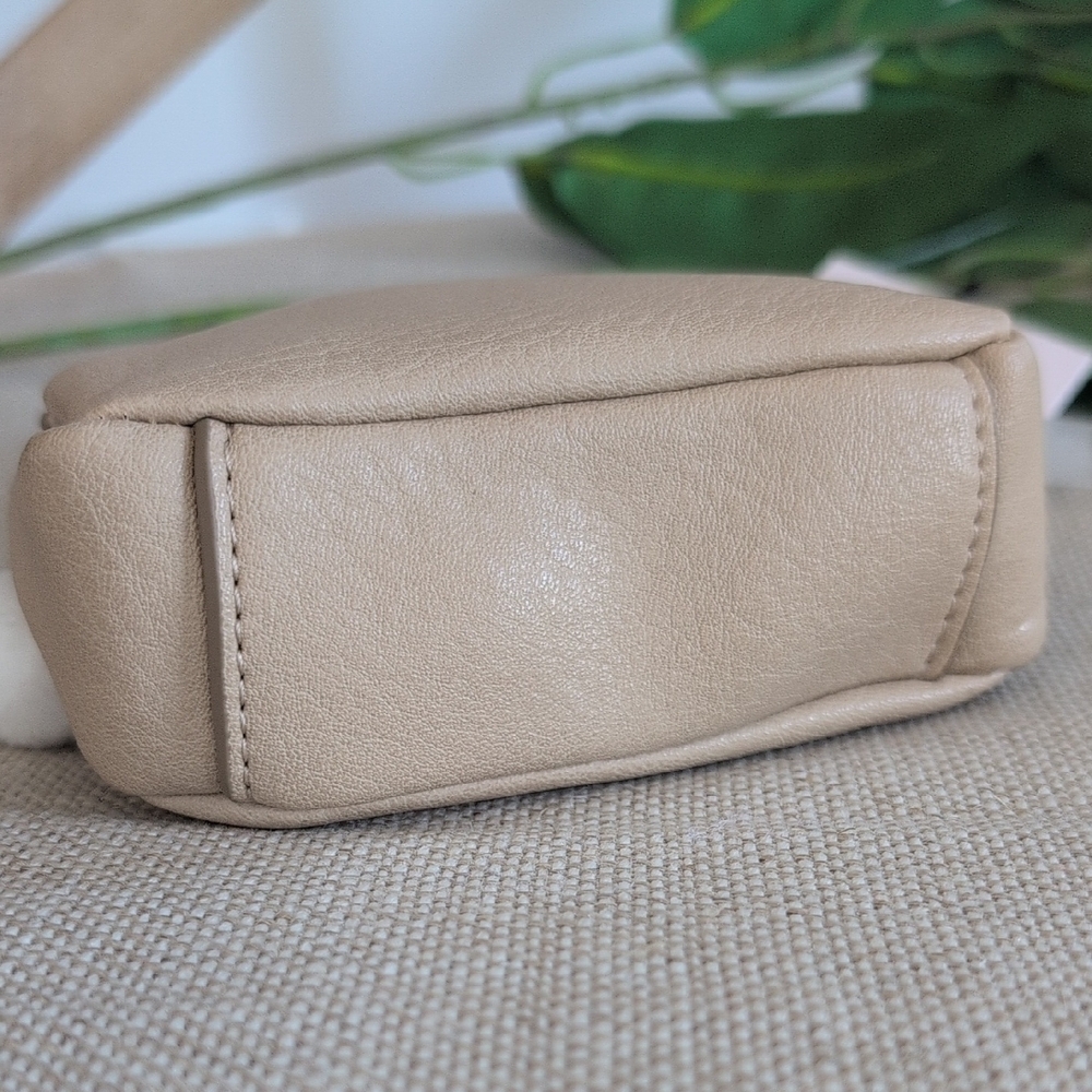 LC Lauren Conrad Beige Bear Coin Pouch - Picture 5 of 6